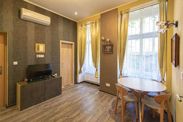 Cozy Homestay At Prague Main Station Extérieur photo