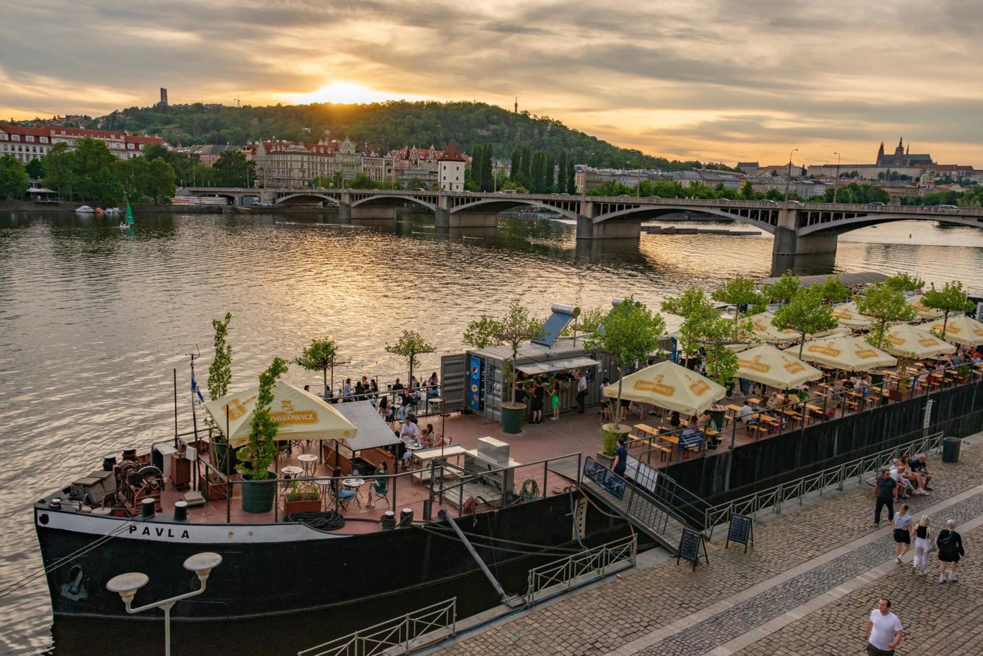 Cozy Homestay At Prague Main Station Extérieur photo