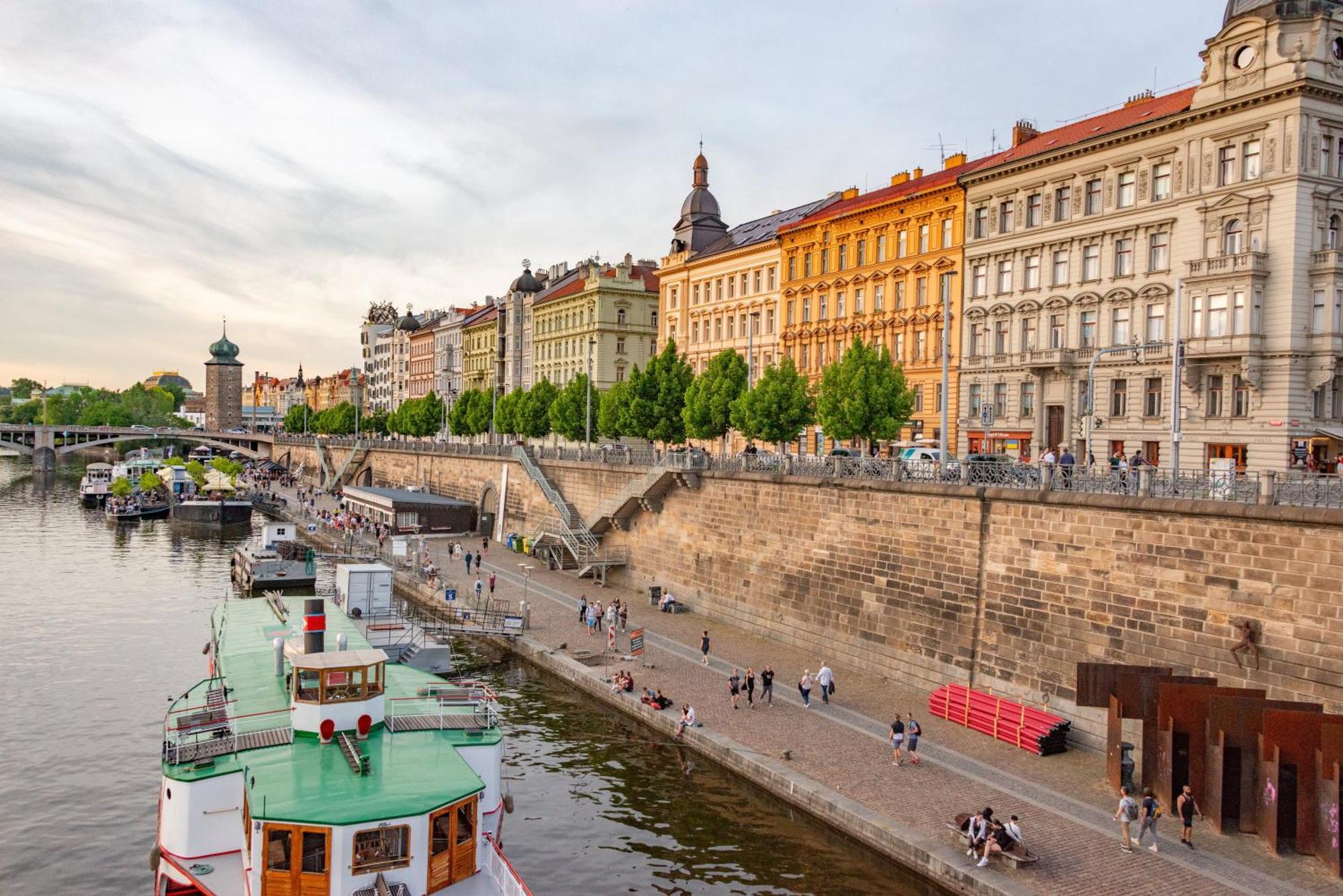 Cozy Homestay At Prague Main Station Extérieur photo